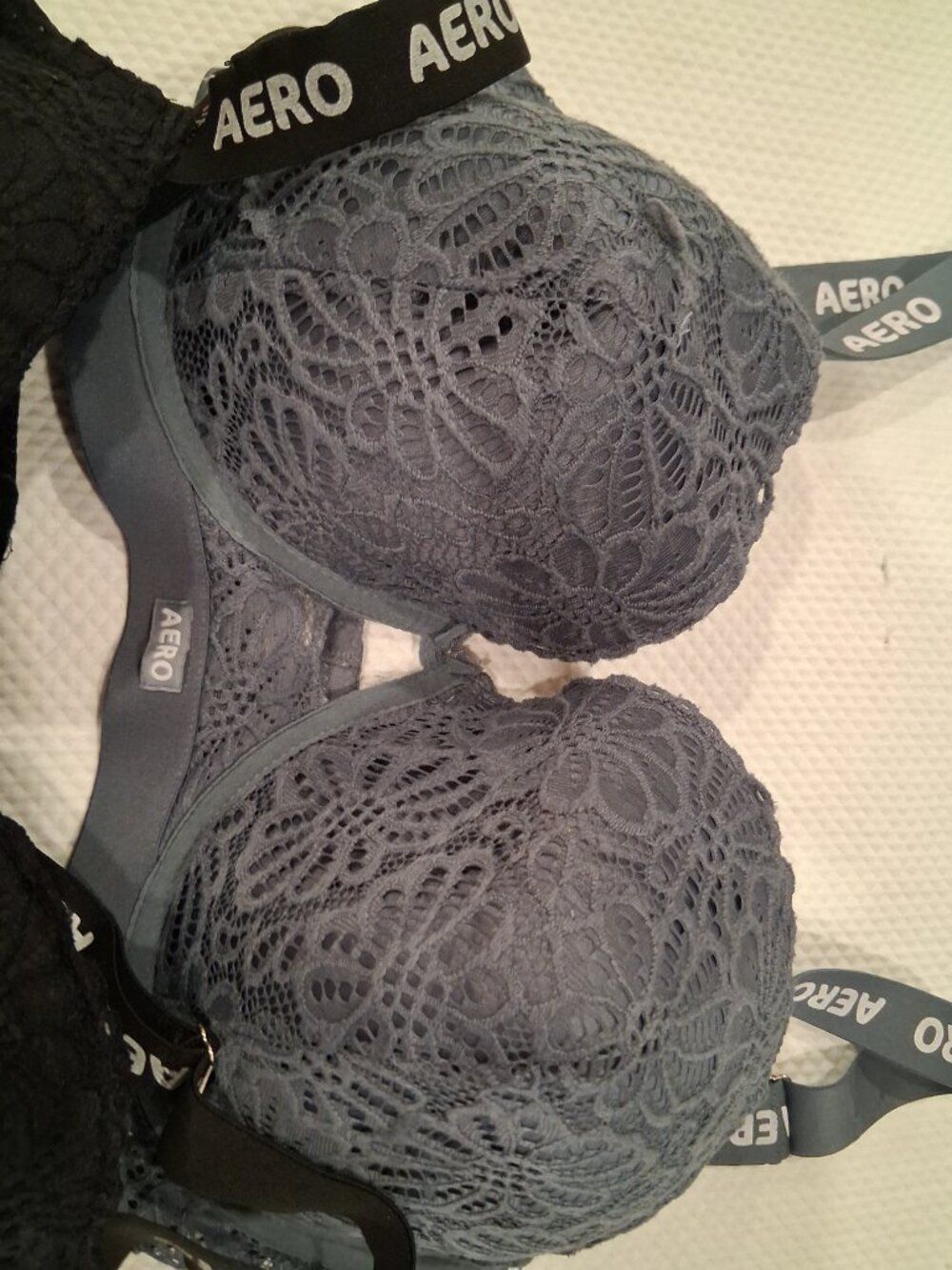 2 Bras - Picture 2 of 8